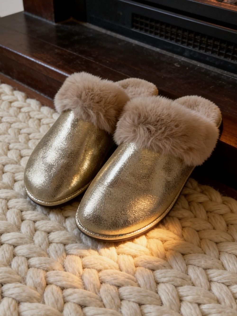 Lilly Pulitzer Gold Metallic Harte Slipper size 8
